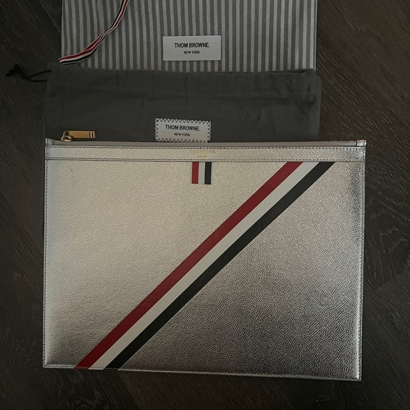 THOM BROWNE
Black Small Zip Document Holder - Picture 5 of 10